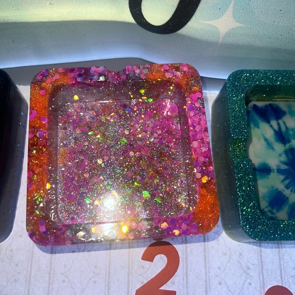 Ashtrays - Picture 9 of 11